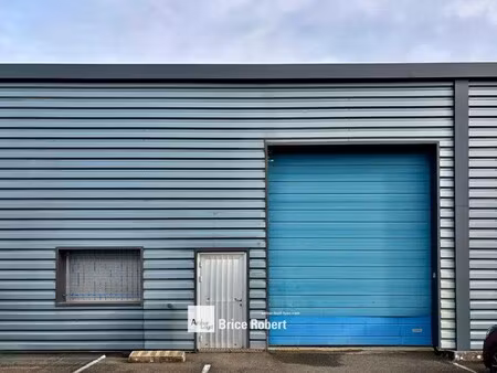 location local d'activités 200 m²