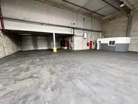 location local d'activités 1 352 m²