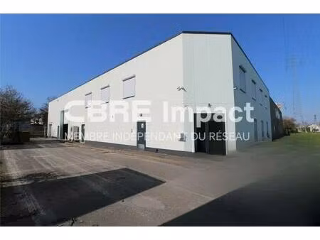 location local d'activités 810 m²