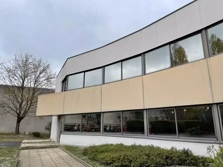 location local d'activités 735 m²