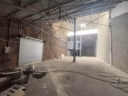 location local d'activités 315 m²