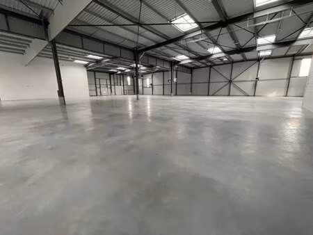 location local d'activités 1 298 m²