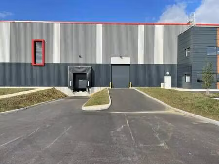 location local d'activités 2 606 m²
