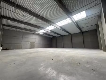 location local d'activités 1 130 m²