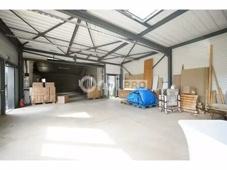 location local d’activités sainte consorce 69280 180m²