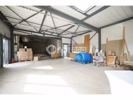 location local d'activités 180 m²