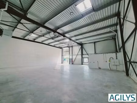 location local d'activités 218 m² à 1 766 m²