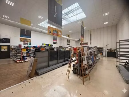 location local d'activités 375 m²