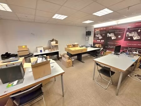 location entrepôt 95 m²