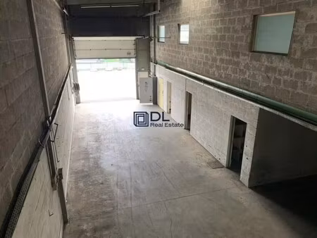 location entrepôt 582 m² à 1 212 m²