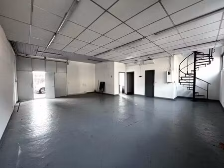 location entrepôt 160 m²