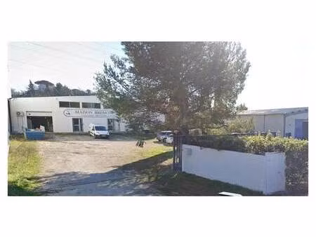 location local d'activités 870 m²