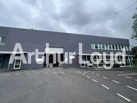 location local d'activités 1 431 m²