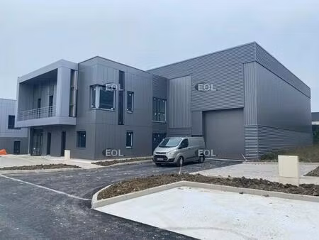 location local d'activités 699 m²