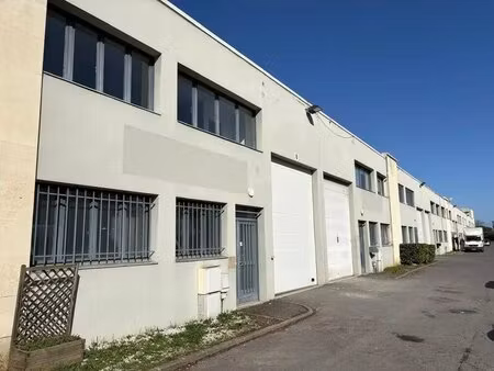 location local d’activités emerainville 77184 564m² à 1128m²