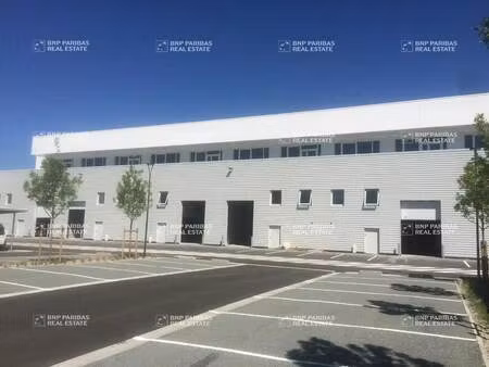location local d'activités 438 m²
