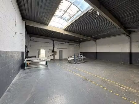 location local d'activités 368 m²