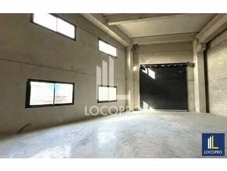 location local d’activités montauroux 83440 211m²