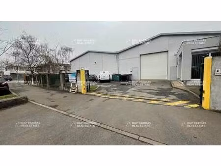 location local d'activités 1 713 m²