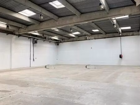 location local d'activités 452 m²