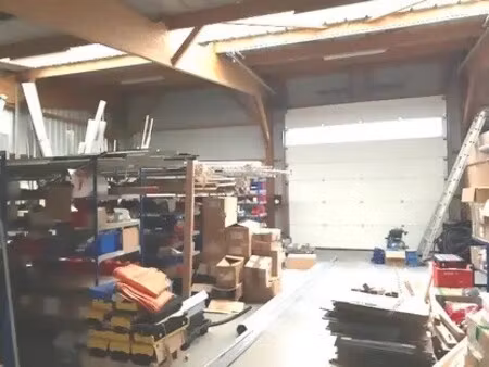location local d'activités 400 m²