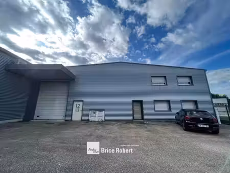location local d’activités 440m²