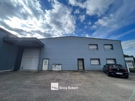 location local d'activités 440 m²