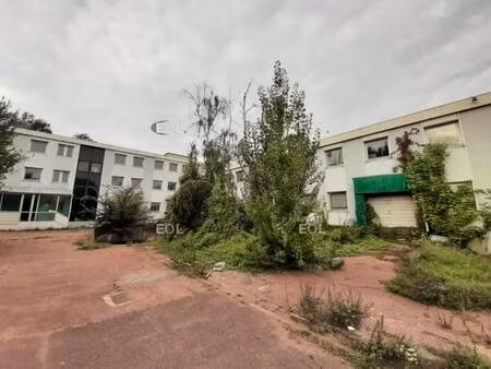 location local d'activités 3 742 m²