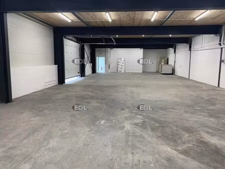 location local d'activités 300 m²