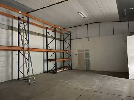 location local d'activités 325 m²