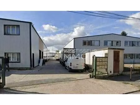 location local d'activités 140 m²