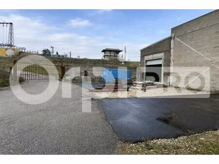 location local d'activités 150 m²