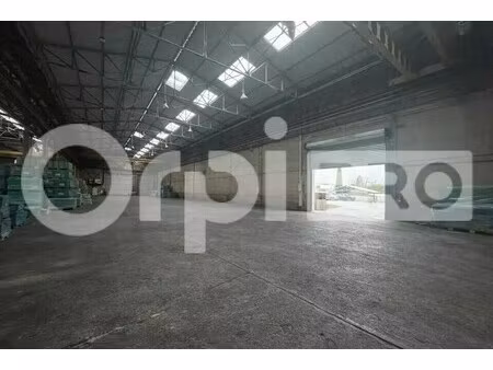 location local d'activités 237 m²