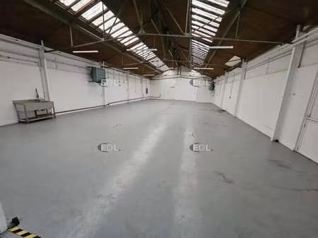 location local d'activités 300 m²