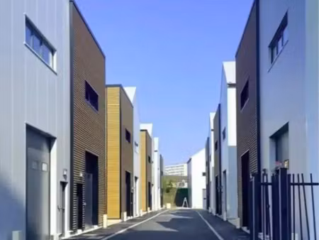 location entrepôt 132 m²