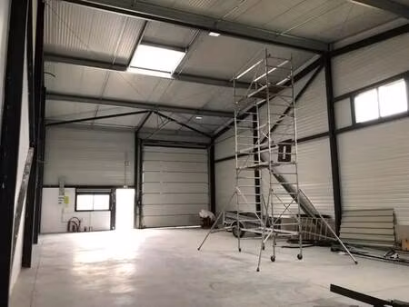 location entrepôt 147 m²