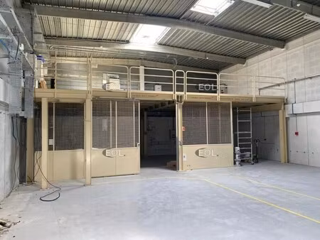 location entrepôt 706 m²
