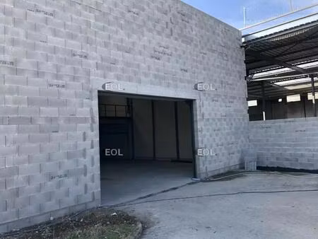 location local d'activités 308 m²