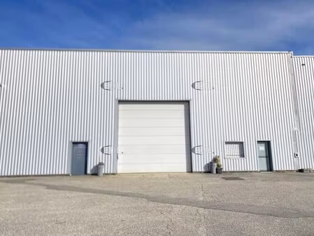 location local d'activités 700 m²
