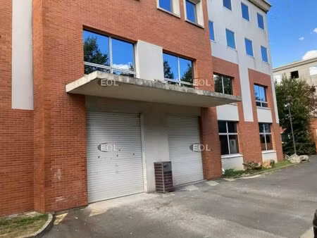 location local d'activités 643 m²