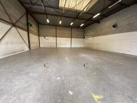 location local d'activités 379 m²