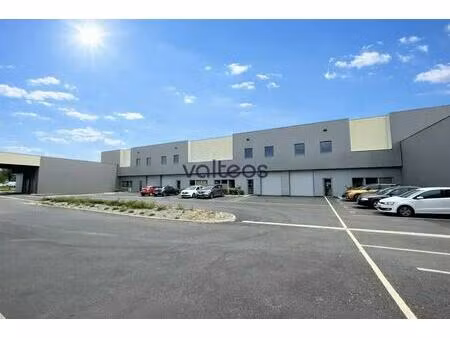 location local d'activités 369 m² à 738 m²
