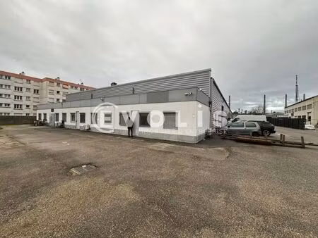 location local d'activités 1 025 m²