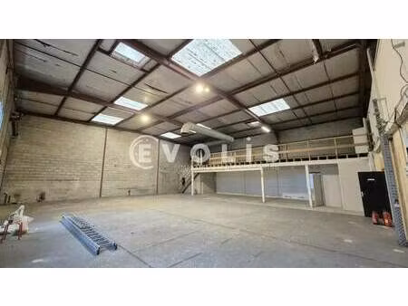 location local d'activités 994 m²