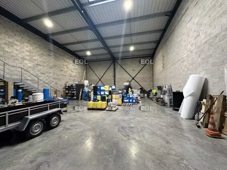 location local d'activités 700 m²
