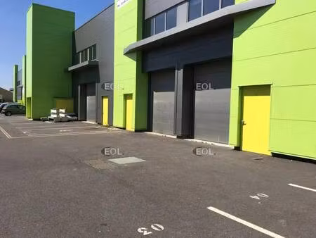 location local d'activités 607 m²