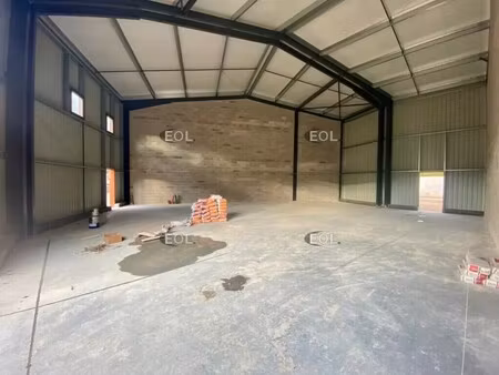 location local d'activités 202 m²