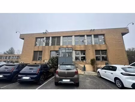 location local d'activités 1 375 m²