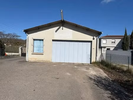 location entrepôt 140 m²