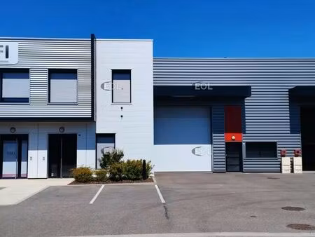 location entrepôt saint priest 69800 598m²
